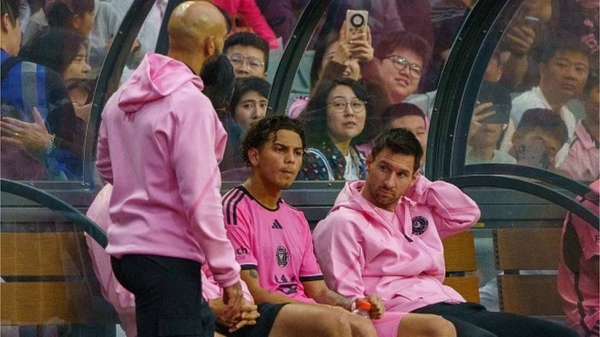 中国人对梅西缺席香港比赛后在日本踢球感到愤怒