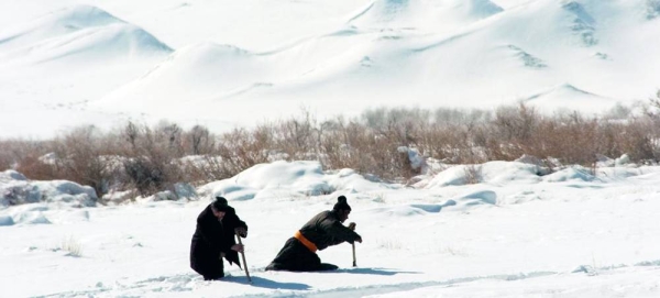 Men use sticks to wade through deep snow in rural Khovd province in far-western Mongolia. (file) — courtesy UNICEF/Andrew Cullen
