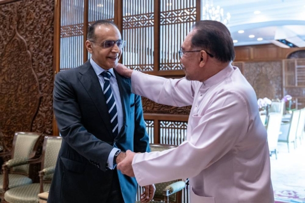 Malaysia’s Prime Minister Anwar Ibrahim holds talks with Sheikh Abdullah Saleh Kamel, president of the Islamic Chamber of Commerce, Industry and Agriculture, in Kuala Lumpur on Friday.