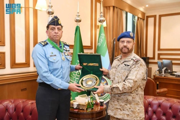 Saudi Chief of the General Staff Gen. Fayyad Al-Ruwaili presents King Abdulaziz Medal to Pakistani Air Force Chief Air Chief Marshal Zaheer Ahmed Baber Sidhu during a reception in Riyadh on Tuesday.