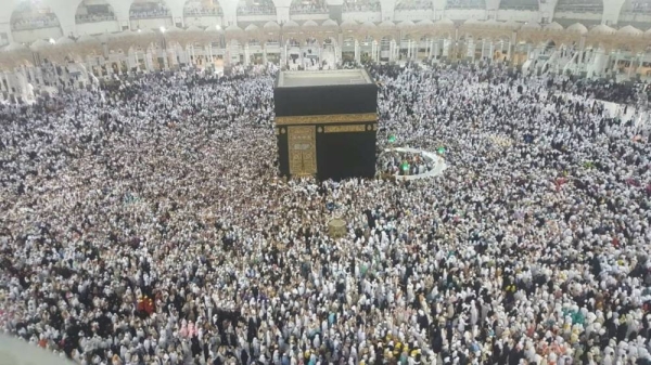 The General Authority for the Care of the Affairs of the Grand Mosque and the Prophet’s Mosque instructed that there should not be any inappropriate behavior on the part of pilgrims such as crowding or jostling or preoccupying with photography
 
