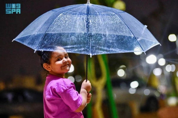 Riyadh city witnessed light to moderate rain on Sunday evening.