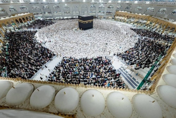 The Ministry of Hajj and Umrah noted that the validity of the three-month Umrah visa will be deemed to begin from the date of its issuance instead of the previously approved validity from the date of entry into Saudi Arabia.
