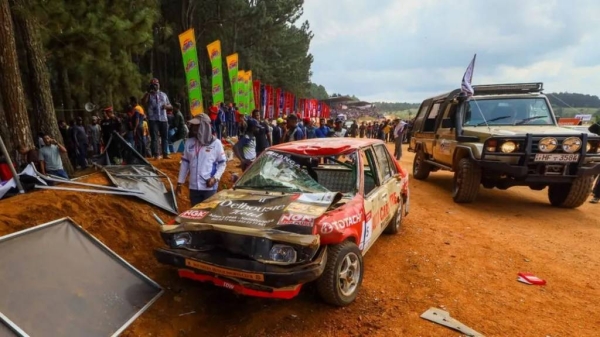 On social media, Sri Lankans have criticised the lack of safety barriers on some stretches of the track