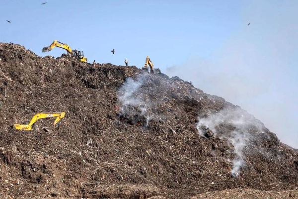 Smoke rises on April 23, following a fire that broke out at the Ghazipur landfill in New Delhi, India. — courtesy Noemi Cassanelli/CNN