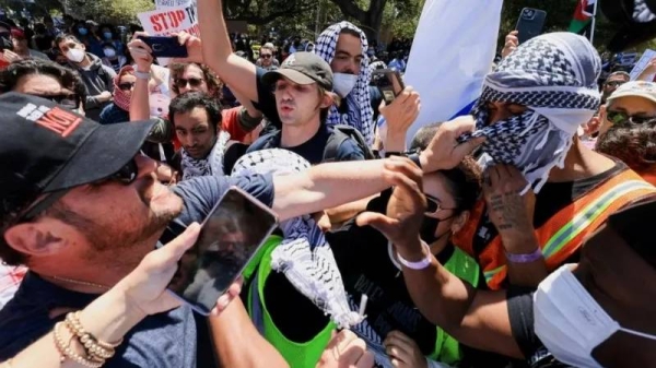 Protesters in support of Palestinians in Gaza and pro-Israel counter-protesters scuffle during demonstrations at the University of California Los Angeles (UCLA) in Los Angeles, California
