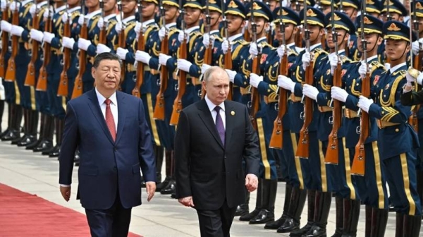 Russian President Vladimir Putin and Chinese leader Xi Jinping attend an official welcoming ceremony in front of the Great Hall of the People in Tiananmen Square