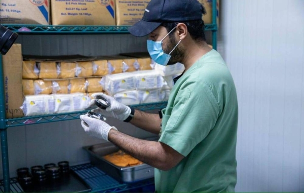 The Hafr Al-Batin Governorate Mayoralty, in cooperation with the competent authorities, monitored cases of food poisoning, suspected to have originated from the commercial establishment.
