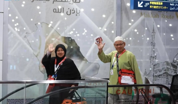 The Jawazat stated that the overwhelming number of foreign pilgrims arrived through airports and their number accounted for 523,729, while the number of pilgrims arrived through land ports reached 9,210 pilgrims, and 19 pilgrims came through sea ports.