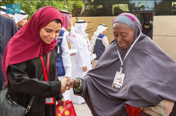 The General Directorate of Passports revealed that the overwhelming majority of pilgrims came by air and their number reached 896,287, while the number of pilgrims arrived via land entry points stood at 37,280 pilgrims, and 2,399 pilgrims came via sea ports.