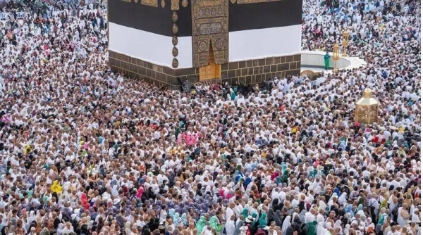 Hundreds of thousands of Hajj pilgrims started performing on Thursday evening the ritual of Tawaf Al-Qudum (Tawaf of Arrival), before moving into Mina to mark the beginning of the annual pilgrimage of Hajj on Friday.

