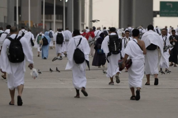Over 1.5 million pilgrims descend on Mina on first day of Hajj
