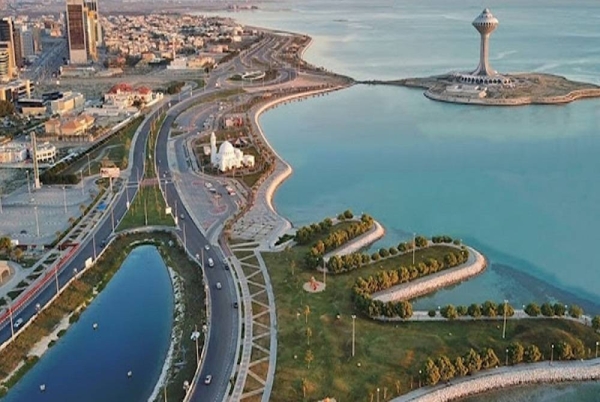 Hussein Al-Qahtani, spokesman of the National Center of Meteorology (NMC), revealed that the city of Dammam recorded half the boiling point in the recent heat wave, as the temperature reached 50 degrees Celsius in the shade.
