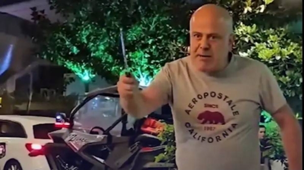 A Turkish citizen was arrested after threatening Saudi tourists with a knife at a restaurant in the Maslak area of Istanbul in Turkiye.

