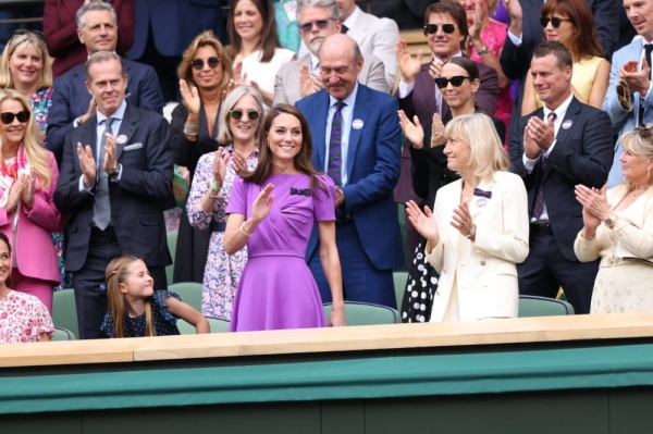 Kate, the wife of Prince William, arrived to a warm reception at Centre Court, greeted by a standing ovation as she took her seat in the Royal Box ahead of the championship match between Novak Djokovic and Carlos Alcaraz. (@Wimbledon)
