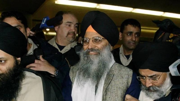 Ripudaman Singh Malik (centre) as he left a Vancouver court following his acquittal in 2005