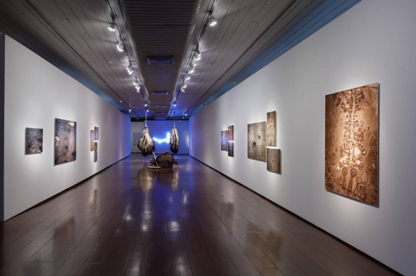 The exhibition showcases a diverse collection of artworks, including paintings, installations, videos, and other creative expressions, all of which reflect the rich history, culture, and memory of Saudi Arabia.
