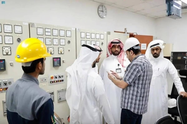 The third phase will be applicable to establishments with less than 500 employees that have operation and maintenance contracts with the public entities to submit the contracts’ data on the ministry's electronic platform Qiwa.

