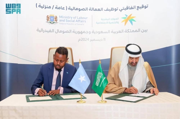 Minister of Human Resources and Social Development Ahmed Al-Rajhi and Somalia's Minister of Labor and Social Affairs Yusuf Mohamed Adan sign cooperation agreement in Riyadh on Wednesday. 