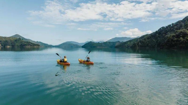The New Zealand government has been forced to defend the new campaign aimed at enticing Australian tourists over
