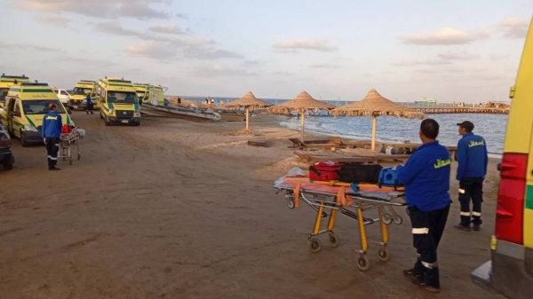 Rescuers wait on the beach of Marsa Alam, Egypt, 25 November 2024 (File photo)
