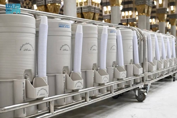 To ensure a hassle-free experience, pilgrims must buy their Zamzam bottles from authorized sales points at the airport and place them on designated conveyor belts. (SPA)