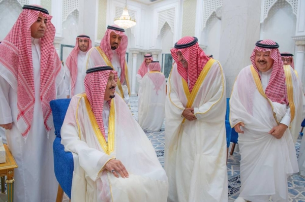 King Salman received Eid greetings from princes, ministers, and high-ranking officials.