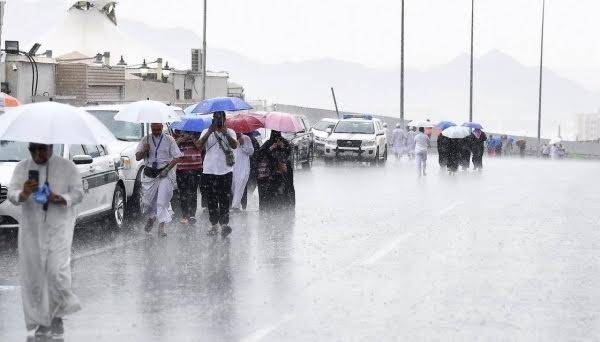 Moderate to heavy rains are expected in Tabuk, Madinah, Al-Jouf, Northern Borders, Eastern Province, Hail, Qassim, Al-Baha, and Asir regions.

