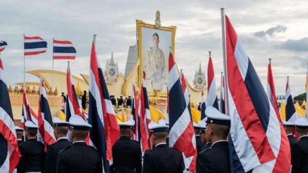 Well-wishers celebrate the Thai king's birthday, in Bangkok on 28 July, 2024