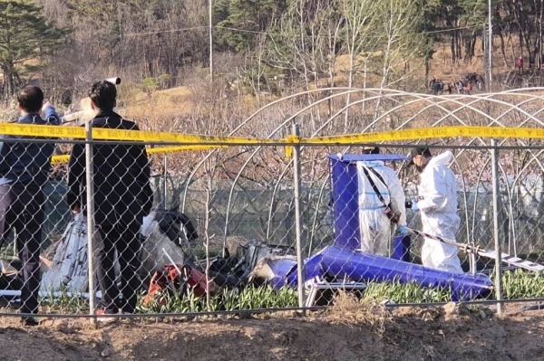 Pilot killed as helicopter crashes while battling fire in South Korea
