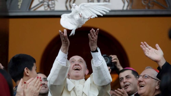 Pope Francis frees a dove after meeting with the Assyro-Chaldean community in the Chaldean catholic church of St. Simon Bar Sabbae in Tbilisi, 30 September, 2016