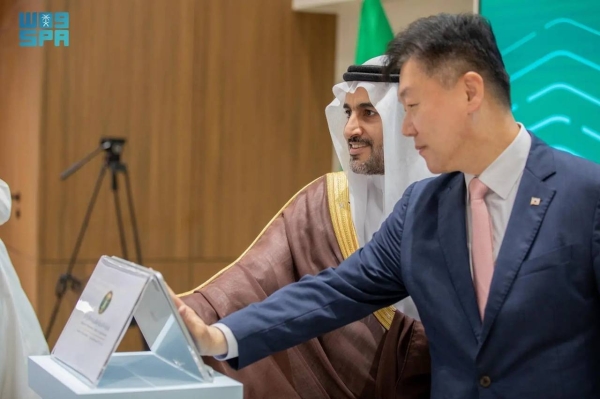 Saudi Deputy Minister of Environment, Water and Agriculture Mansour Al Mushaiti and South Korea’s Vice Minister of Agriculture, Food and Rural Affairs Park Beom-su launch smart agriculture complex project in Riyadh on Monday.