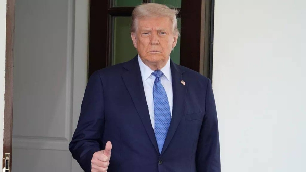 President Donald Trump walks out to greet Norwegian Prime Minister Jonas Gahr St¯re, upon his arrival at the White House, Thursday, April 24, 2025, in Washington