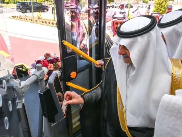 Prince Fahd bin Sultan, Emir of Tabuk Region, toured the new system aboard one of the buses.