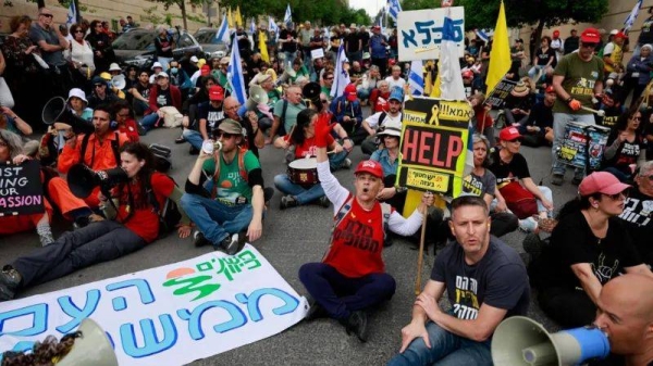 Hostages' families have urged Israel's prime minister to agree another deal with Hamas rather than expand the Gaza offensive