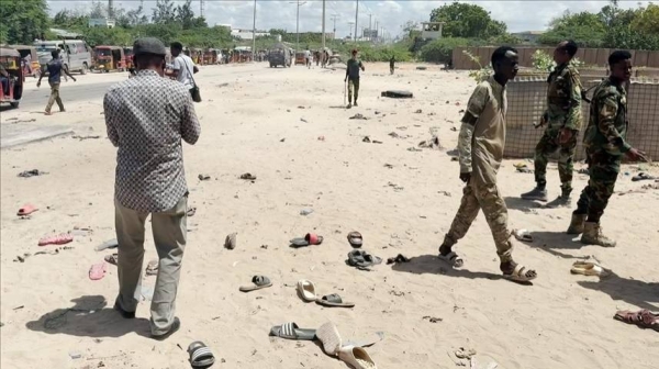 At least 13 people have been killed and 21 others injured in a suicide bombing at an army recruitment centre at Damanyo military base in Mogadishu on Sunday.
