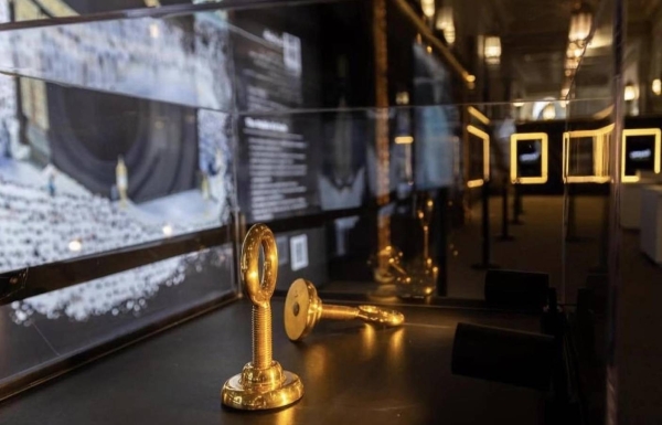 The exhibition is located in the Third Saudi Expansion of the Grand Mosque, directly opposite Gate 100 (King Abdullah Gate), and is open daily from 6 a.m. to 10 p.m. throughout the Hajj season.
