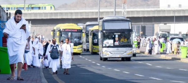 The chanting of talbiyah reverberated the entire valley of Mina and roads and streets leading to the tent city as pilgrims streamed to the valley, praising and glorifying God, in an atmosphere of spirituality and faith.