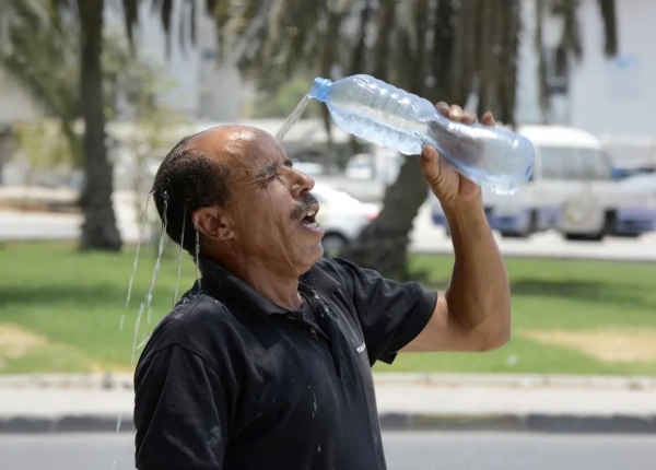 Al-Ahsa and Dammam in the Eastern Province of Saudi Arabia recorded on Tuesday temperatures reaching 49.6 degrees Celsius and 49.3 degrees Celsius respectively, amid rising temperatures in several Gulf regions.