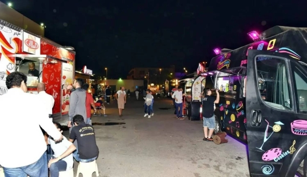 Saudi Minister of Municipalities and Housing Majed Al-Hogail has approved new municipal requirements for mobile vending carts and food trucks.
