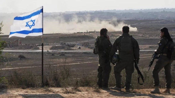 Israeli soldiers watch the northern Gaza Strip from southern Israel, 30 July, 2025
