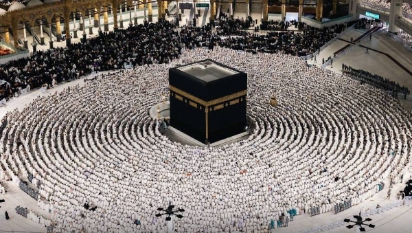 The Nusuk Umrah service allows users to customize their trip by choosing from integrated packages or booking individual services such as visas, accommodation, transportation, and tours.
