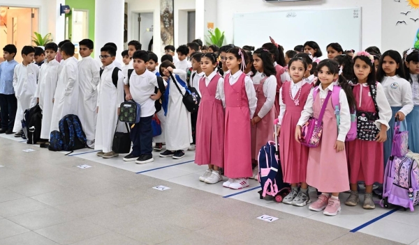 For the 2025-2026 academic year, students at all levels of Saudi public schools will study a newly approved artificial intelligence (AI) curriculum, marking the country's first truly differentiated educational experience in this field.