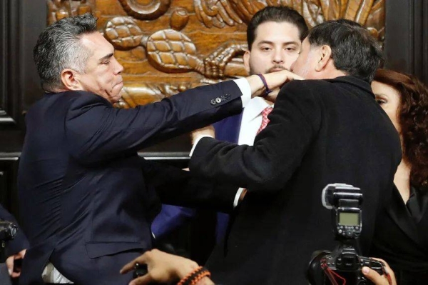 Senator Alejandro Moreno, left, shoves Senator Gerardo Fernandez Norona during a Senate session on August 27, 2025