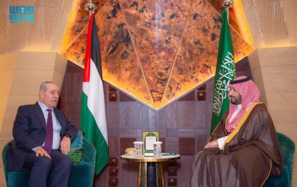 Crown Prince and Prime Minister Mohammed bin Salman holds talks with Palestinian Vice President Hussein Al-Sheikh at Al-Yamamah Palace in Riyadh on Monday.

