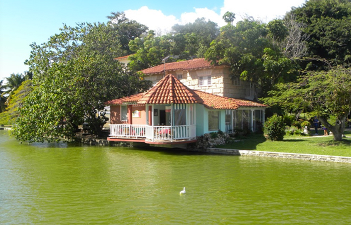 In the center of Varadero City, where it lays Cuba’s most famous and busiest international resort, the visitor can find Josone Park, singular jewel of environmental harmony, tranquility and rest.