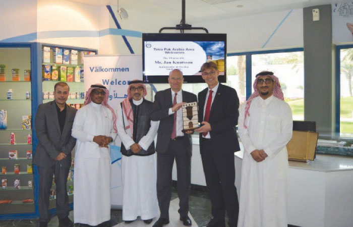 Swedish Ambassador Jan Knutsson welcomed by Tetra Pak Arabia executives
