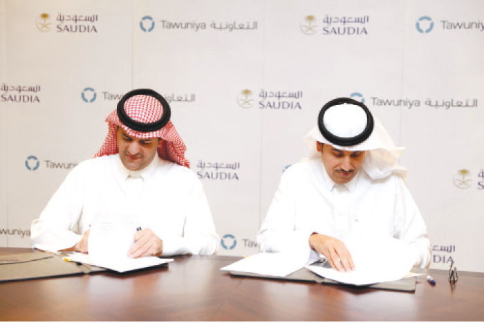 Saleh bin Nasser Al-Jasser (right), Director General of Saudi Arabian Airlines, and Tawuniya CEO Raeed Al-Tamimi sign the agreement