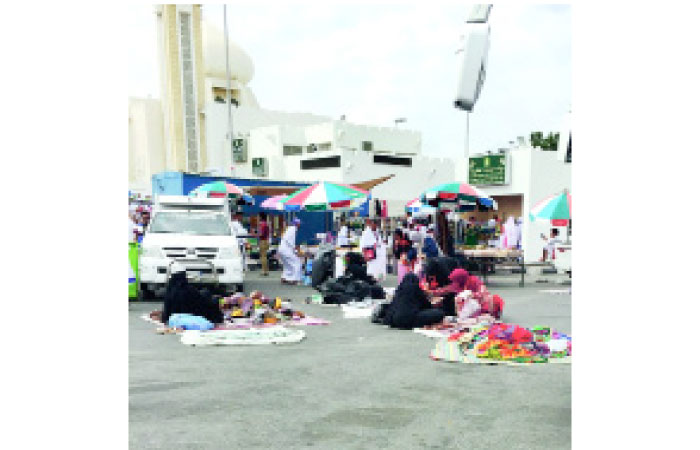 Street vendors occupy the roads leading to the mosque and toilets without the slightest sense of responsibility for their uncivilized behavior. — Okaz photo