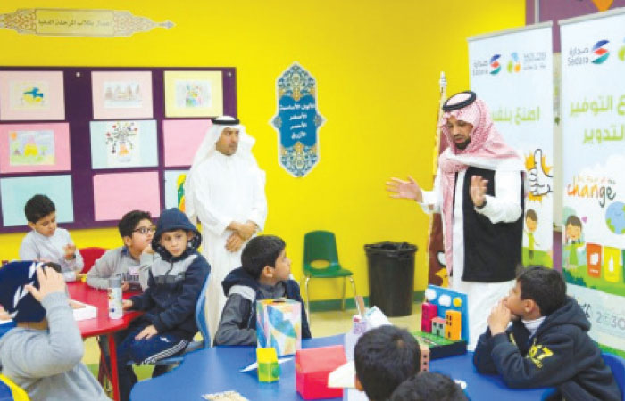 Sadara executives talking to students about the importance of environmental protection